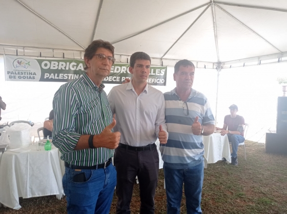 Prefeito Eduardo Talvani e Vice-Prefeito Altenias Gonçalves agradecem o presidente da Goinfra Pedro Salles pelo beneficío no município de Palestina de Goiás