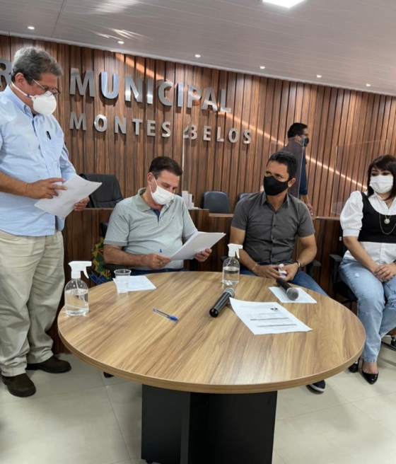 Vanderlan concluiu giro entregando benefícios e ouvindo o prefeito de São Luís de Montes Belos, Major Eldecírio, rumo a ações futuras