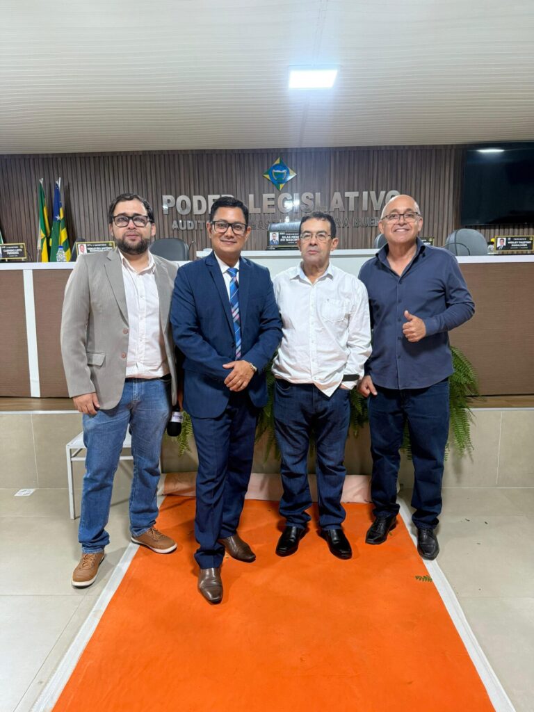 Na noite desta sexta-feira, 15 de agosto, a Câmara Municipal de Piranhas realizou uma sessão solene que reuniu vereadores, empresários e grande público para homenagear os 20 maiores contribuintes de ICMS do município, com base nos dados da Secretaria Estadual da Economia referentes ao ano de 2024
