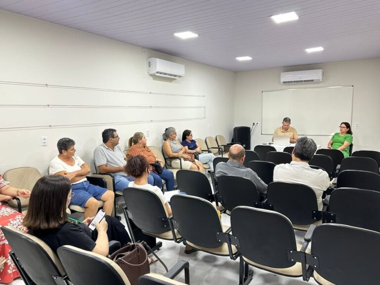 Posse-dos-Membros-do-Forum-Municipal-de-EducacaoA-Secretaria-Municipal-de-Educacao-realizou-a-ce-1-1