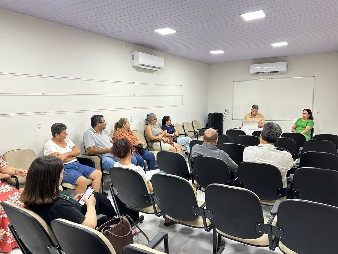 Posse-dos-Membros-do-Forum-Municipal-de-EducacaoA-Secretaria-Municipal-de-Educacao-realizou-a-ce-1-1